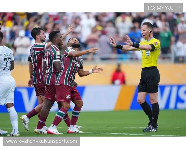 弗拉门戈边后位压上参与进攻